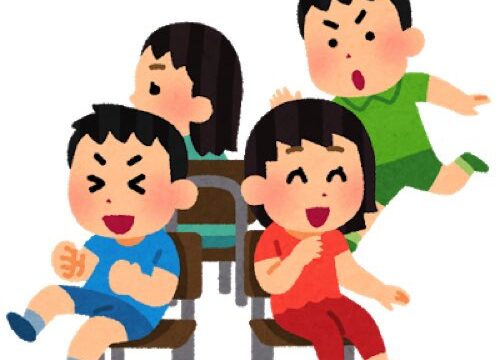 椅子取りゲームをしている子供達